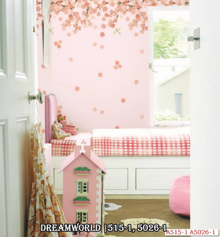 Sắc hồng dễ thương tràn ngập trong phòng ngủ của bé.